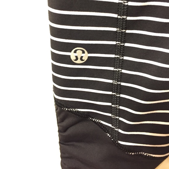 Lululemon Runday Crop Parallel Stripe Blk/Wht Sz2 - Picture 7 of 8